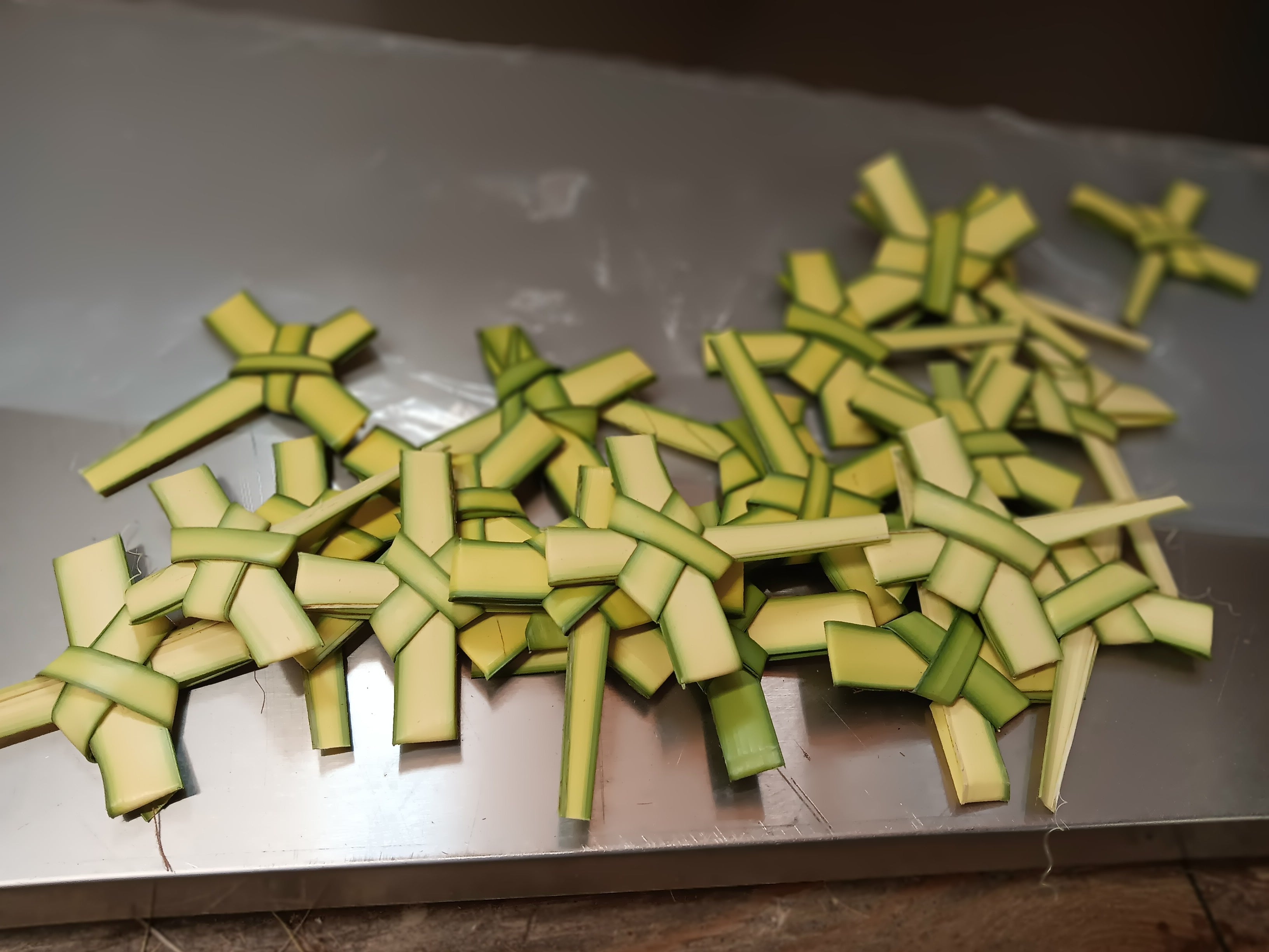 Croix en palmier faites à la main 4" | Palmiers Sabal authentiques de Floride